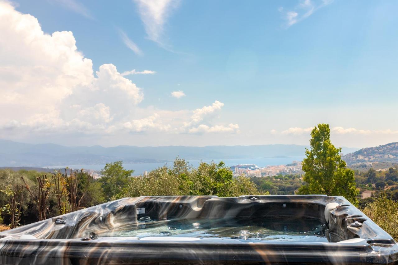 Casa Lc Chambre2 Vue Jacuzzi Maison d'hôtes